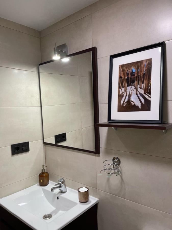 Vivienda Turistica Paseo Del Salon Apartment Granada Ngoại thất bức ảnh